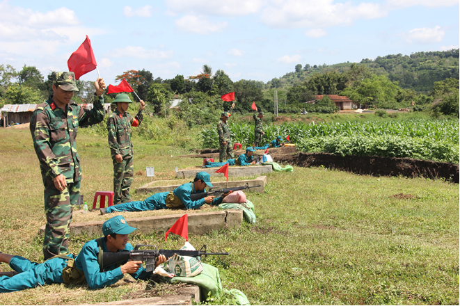Ban Chỉ Huy Quân Sự Thị Trấn: Huấn Luyện Bắn Đạn Thật Cho Chiến Sĩ Dân Quân Tự Vệ.